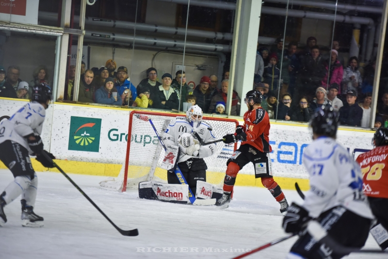 Photo hockey Ligue Magnus - Ligue Magnus : 40me journe : Chamonix  vs Gap  - Les Rapaces pigs par les Pionniers