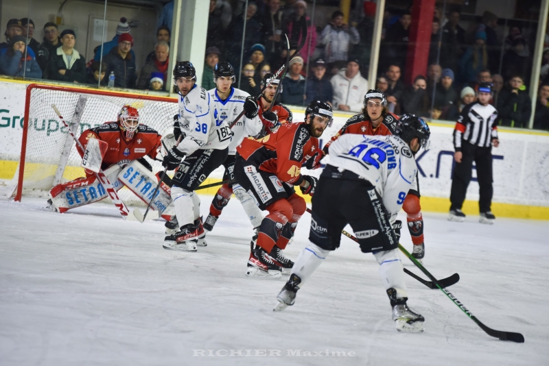 Photo hockey Ligue Magnus - Ligue Magnus : 40me journe : Chamonix  vs Gap  - Les Rapaces pigs par les Pionniers