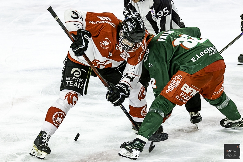 Photo hockey Ligue Magnus - Ligue Magnus : 41me journe : Cergy-Pontoise vs Amiens  - Le trs bel hommage de Cergy  Miika Elomo 