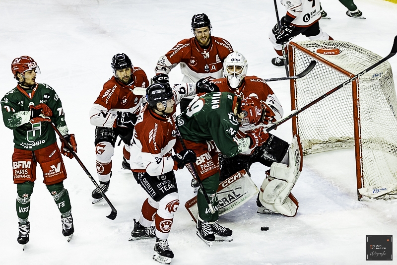Photo hockey Ligue Magnus - Ligue Magnus : 41me journe : Cergy-Pontoise vs Amiens  - Le trs bel hommage de Cergy  Miika Elomo 