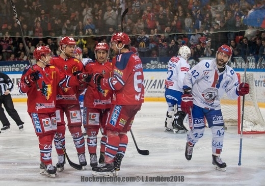Photo hockey Ligue Magnus - Ligue Magnus : 41me journe : Grenoble  vs Lyon - Grenoble rosse le lion