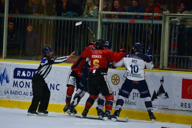 Photo hockey Ligue Magnus - Ligue Magnus : 4ème journée  : Chamonix  vs Angers  - Angers l’emporte à l’expérience