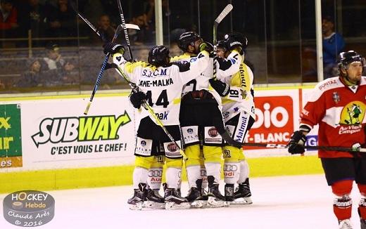 Photo hockey Ligue Magnus - Ligue Magnus : 4me journe : Chamonix / Morzine vs Rouen - Le Dragon dun souffle
