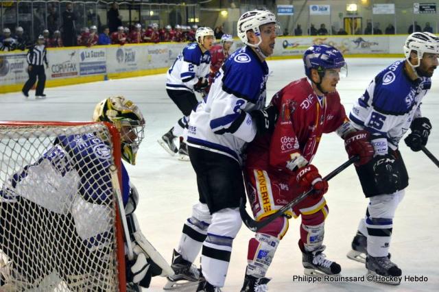 Photo hockey Ligue Magnus - Ligue Magnus : 6me journe : Dijon  vs Gap  - Dijon pris dans les serres du rapace.