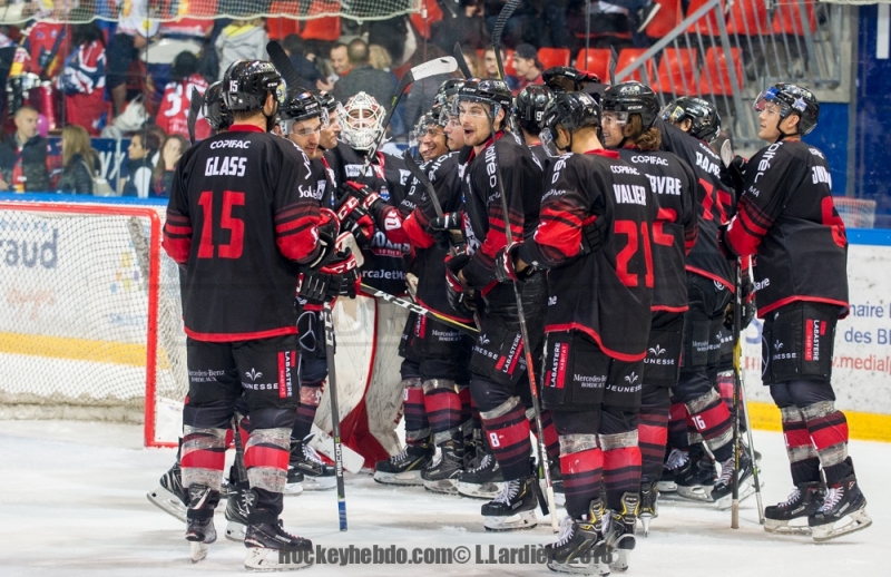 Photo hockey Ligue Magnus - Ligue Magnus : 9me journe : Grenoble  vs Bordeaux - Grenoble tombe sur un os