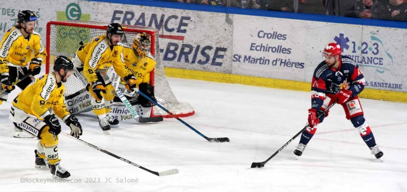 Photo hockey Ligue Magnus - Ligue Magnus - finale match 1 : Grenoble  vs Rouen - Grenoble frappe fort!