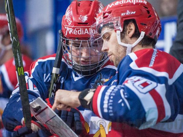Photo hockey Ligue Magnus - Ligue Magnus : quart de finale, match 2 : Grenoble  vs Amiens  - LM : Grenoble sur courant alternatif