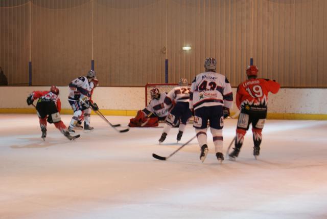 Photo hockey Ligue Magnus - Ligue Magnus: 17me journe : Neuilly/Marne vs Grenoble  - Les Brleurs de Loups dans la douleur