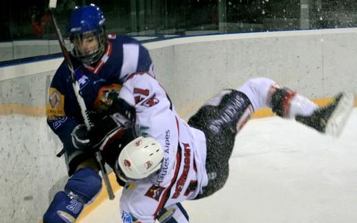 Photo hockey Ligue Magnus - LM - 10me journe : Mont-Blanc vs Brianon  - Si proche de l