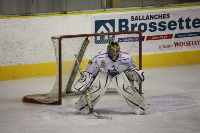 Photo hockey Ligue Magnus - LM - 20me journe : Chamonix  vs Villard-de-Lans - La peau de lOurs sur le blason des Chamois