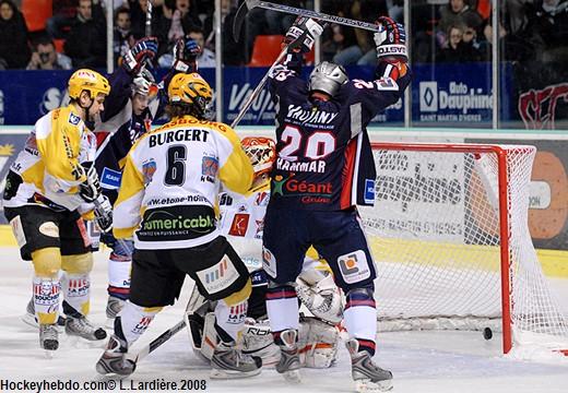 Photo hockey Ligue Magnus - LM - 20me journe : Grenoble  vs Strasbourg  - Une huit centime difficile