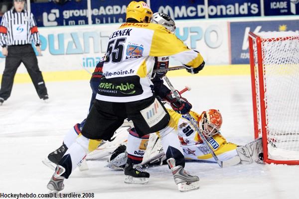 Photo hockey Ligue Magnus - LM - 20me journe : Grenoble  vs Strasbourg  - Une huit centime difficile