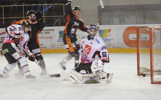 Photo hockey Ligue Magnus - LM - 20me journe : Tours  vs Amiens  - Attention, bte blesse !