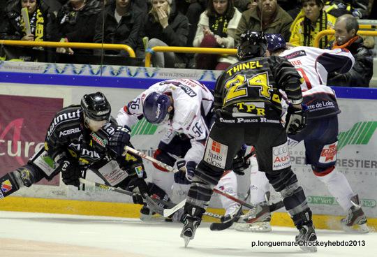 Photo hockey Ligue Magnus - LM Playoffs : finale , match 3 : Rouen vs Angers - Les Ducs survolent la rencontre Photo hockey Ligue Magnus - LM Playoffs : finale , match 3 : Rouen vs Angers - Les Ducs survolent la rencontre