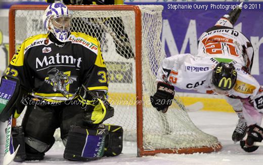 Photo hockey Ligue Magnus - LM playoffs : 1/2 finale, match 1 : Rouen vs Amiens  - Rouen au rendez vous.