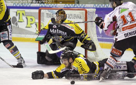 Photo hockey Ligue Magnus - LM playoffs : 1/2 finale, match 2 : Rouen vs Amiens  - Un minimum prcieux.