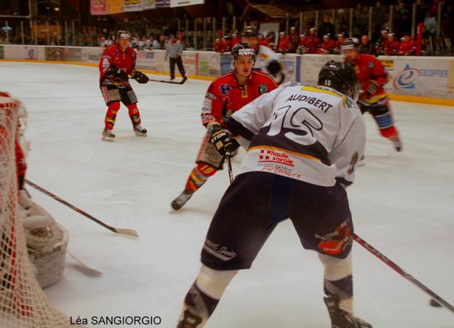 Photo hockey Ligue Magnus - LM playoffs : 1er tour, match 1 : Morzine-Avoriaz vs Chamonix  - Les Chamois plus prs des cmes