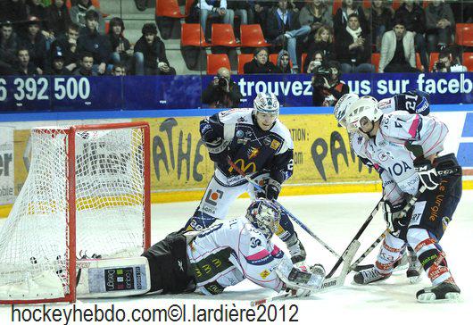 Photo hockey Ligue Magnus - LM Playoffs : 1er tour, match 2 : Grenoble vs Epinal - Grenoble : la slot machine est lancée Photo hockey Ligue Magnus - LM Playoffs : 1er tour, match 2 : Grenoble vs Epinal - Grenoble : la slot machine est lancée