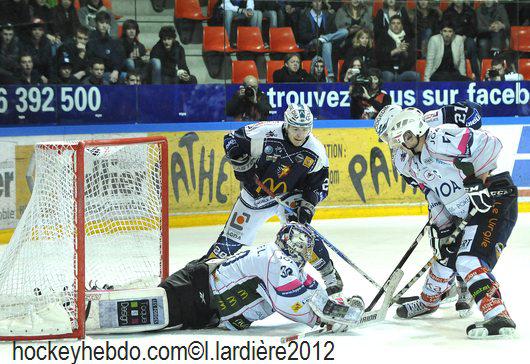 Photo hockey Ligue Magnus - LM Playoffs : 1er tour, match 2 : Grenoble  vs Epinal  - Grenoble : la slot machine est lance