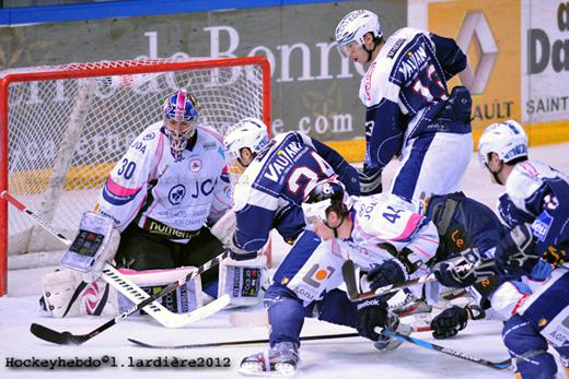 Photo hockey Ligue Magnus - LM Playoffs : 1er tour, match 5 : Grenoble  vs Epinal  - Grenoble  la peinalty