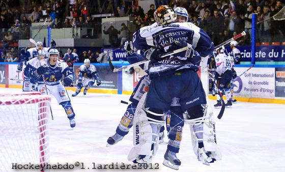 Photo hockey Ligue Magnus - LM Playoffs : 1er tour, match 5 : Grenoble  vs Epinal  - Grenoble  la peinalty