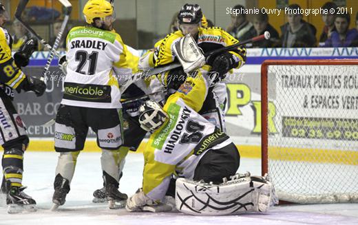 Photo hockey Ligue Magnus - LM playoffs : finale, match 2 : Rouen vs Strasbourg  - Ca passe pour les Dragons !