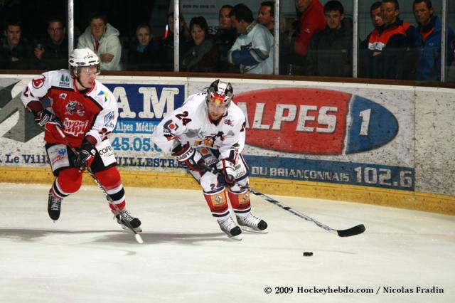 Photo hockey Ligue Magnus - Play-off :  finale, match 2 : Brianon  vs Grenoble  - Tableau noir et intensit physique
