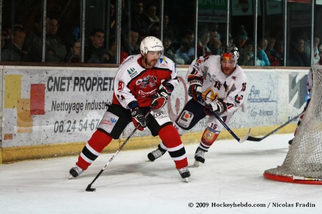 Photo hockey Ligue Magnus - Play-off :  finale, match 2 : Brianon  vs Grenoble  - Tableau noir et intensit physique