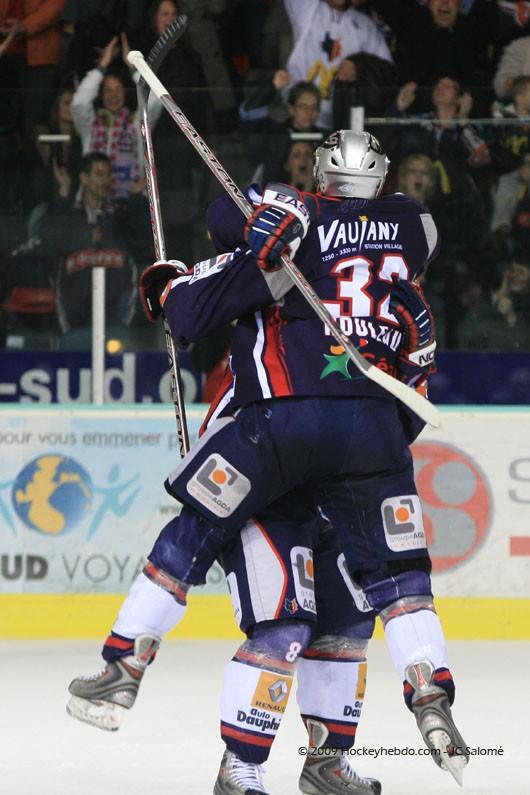 Photo hockey Ligue Magnus - Play-off :  finale, match 3 : Grenoble  vs Brianon  - Equipes spciales demandes!!!
