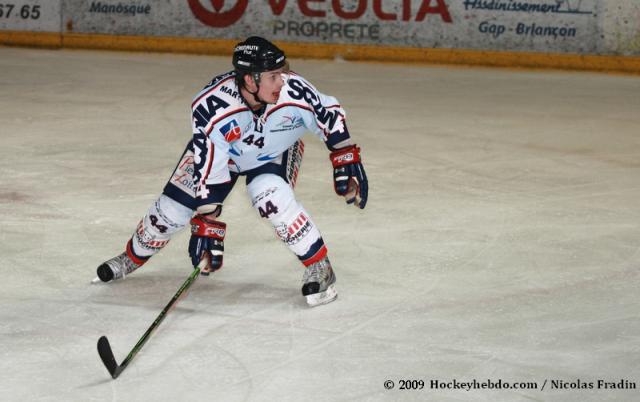 Photo hockey Ligue Magnus - Play-off : 1/2 finale, match 5 : Brianon  vs Angers  - Brianon avec le coeur