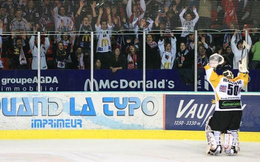 Photo hockey Ligue Magnus - Play-off : 1/4 de finale, match 1 : Grenoble  vs Strasbourg  - Grenoble fait le mtier