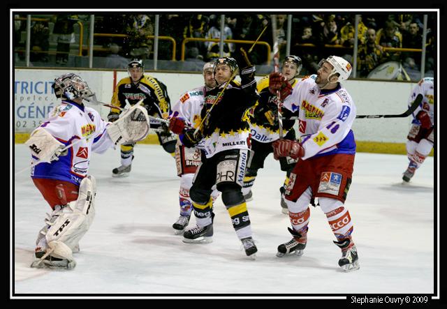 Photo hockey Ligue Magnus - Play-off : 1/4 de finale, match 1 : Rouen vs Epinal  - Epinal battu . . . ou abattu ?