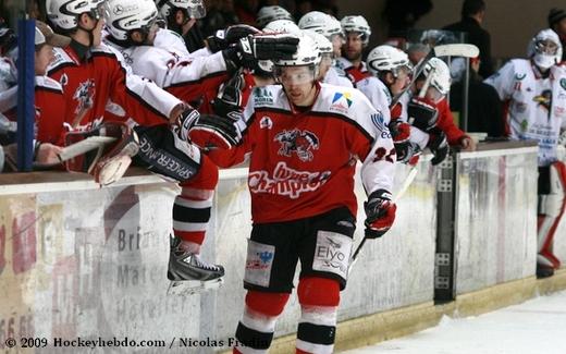 Photo hockey Ligue Magnus - Play-off : 1/4 de finale, match 2 : Brianon  vs Morzine-Avoriaz - Morzine dos au mur