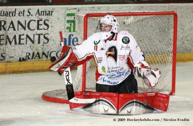 Photo hockey Ligue Magnus - Play-off : 1/4 de finale, match 2 : Brianon  vs Morzine-Avoriaz - Morzine dos au mur