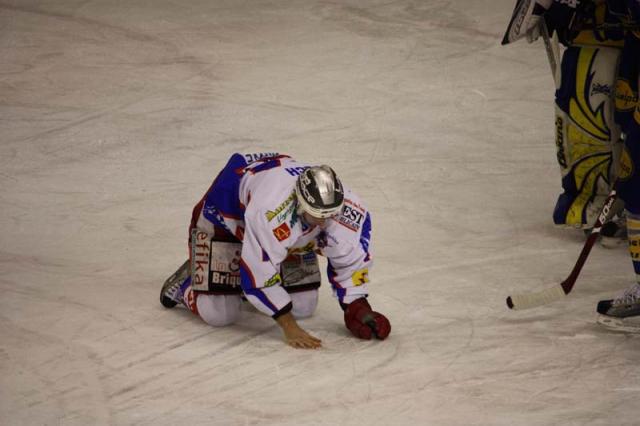 Photo hockey Ligue Magnus - Play-off : 1er tour, match 1 : Chamonix  vs Epinal  - Les Dauphins prennent leau