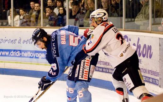 Photo hockey Ligue Magnus - Play-off Ligue Magnus : 1/2 finale, match 4 : Angers  vs Brianon  - Des Ducs taille patron