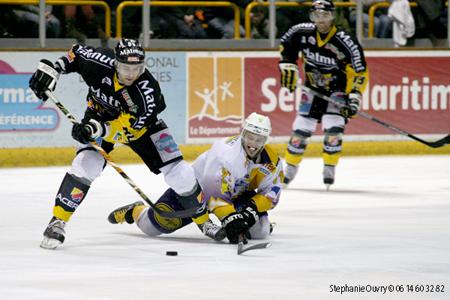 Photo hockey Ligue Magnus - Play-off Ligue Magnus : 1/4 de finale, match 2 : Rouen vs Chamonix  - Chaleureuses retrouvailles...