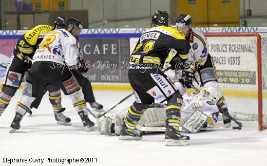 Photo hockey Ligue Magnus - Play-off Ligue Magnus : 1/4 de finale, match 2 : Rouen vs Morzine-Avoriaz - Les Dragons confirment.