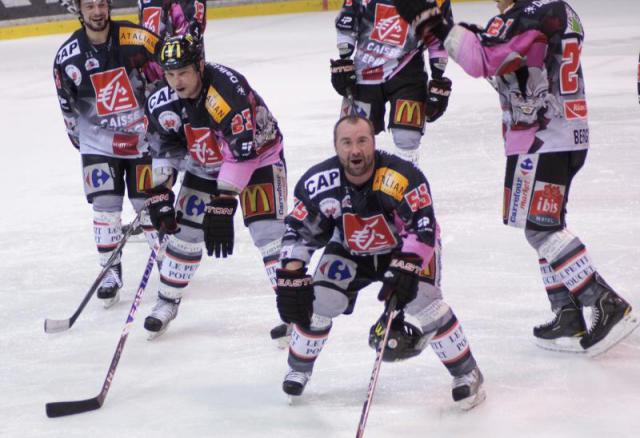 Photo hockey Ligue Magnus - Play-off Ligue Magnus : 1/4 de finale, match 4 : Amiens  vs Brianon  - Patron, une demi !