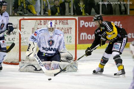Photo hockey Ligue Magnus - Play-off Ligue Magnus : Finale, match 1 : Rouen vs Angers  - Les Ducs pigent les Dragons