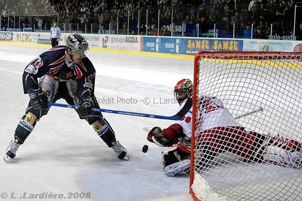 Photo hockey Ligue Magnus - PO 1/2 match 3 : Grenoble  vs Brianon  - Un deux trois, l