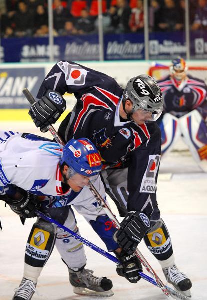 Photo hockey Ligue Magnus - PO 1/4 match 2 : Grenoble  vs Mont-Blanc - Nouvel accouchement au forceps