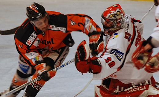 Photo hockey Ligue Magnus - PO 1/4 match 3 : Tours  vs Brianon  - Le Rouge plus fort que le Noir