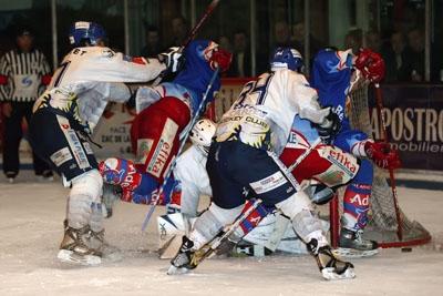 Photo hockey Ligue Magnus - PO 1er tour match 1 : Epinal  vs Dijon  - Epinal (d) joue, Dijon contre et ... gagne !