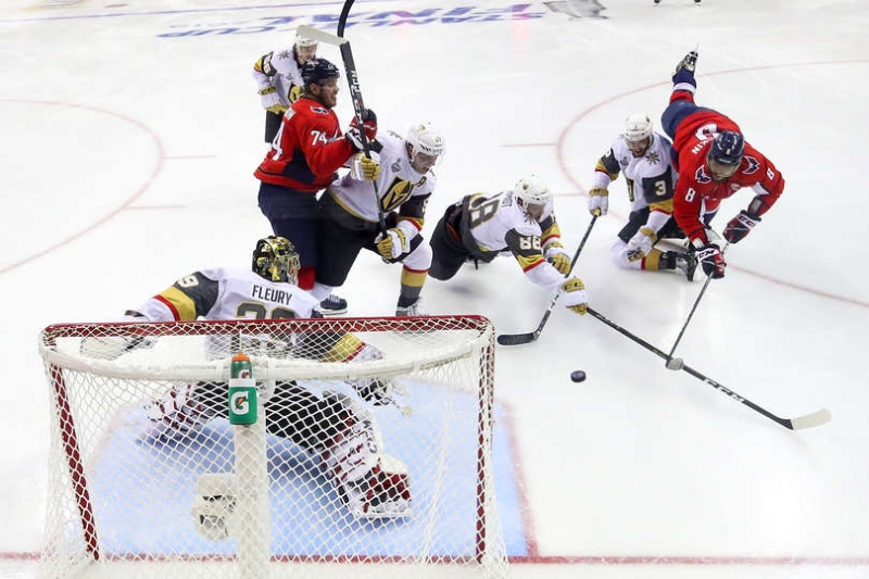 Photo hockey NHL : National Hockey League - AHL - NHL : National Hockey League - AHL - NHL : Les Capitals devant