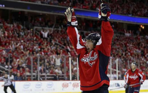 Photo hockey NHL : National Hockey League - AHL - NHL : National Hockey League - AHL - NHL : Oshie donne l