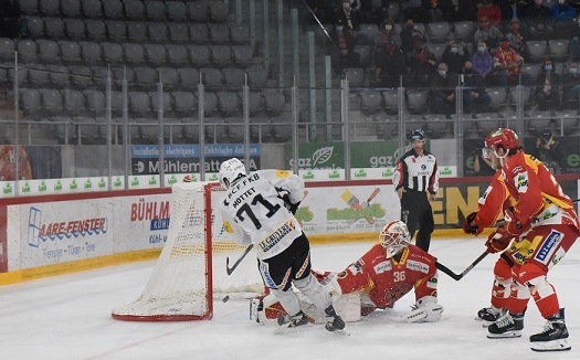 Photo hockey Suisse - National League -  : Bienne vs Fribourg - Le dragon vite les haches