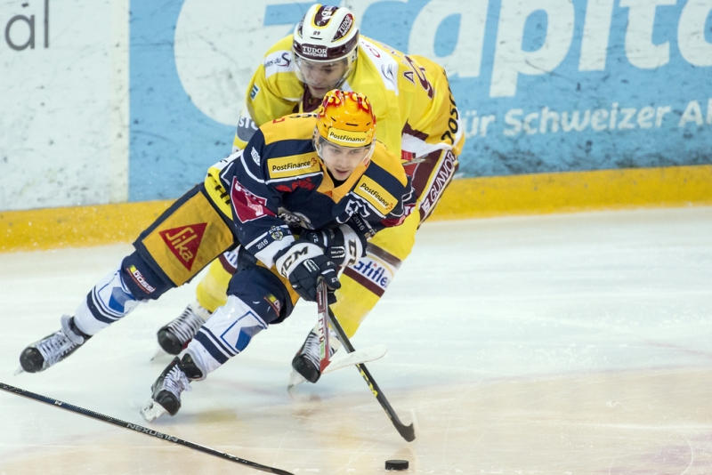 Photo hockey Suisse - National League -  : Zug vs Genve - NLA: Holden dlivre Zug
