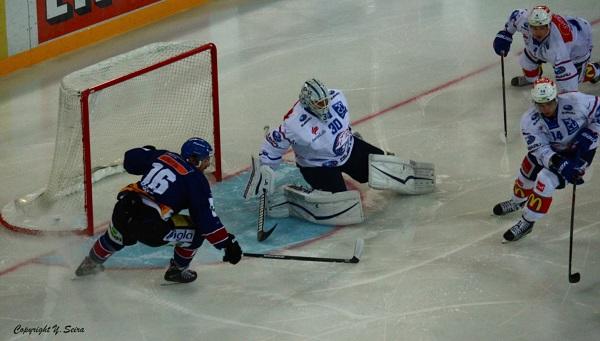 Photo hockey Suisse - National League - Suisse - National League : Bienne (EHC Biel-Bienne) - NLA : EHC Bienne mange une tranche de lion