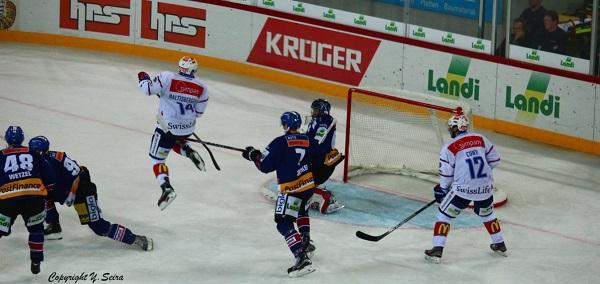 Photo hockey Suisse - National League - Suisse - National League : Bienne (EHC Biel-Bienne) - NLA : EHC Bienne mange une tranche de lion